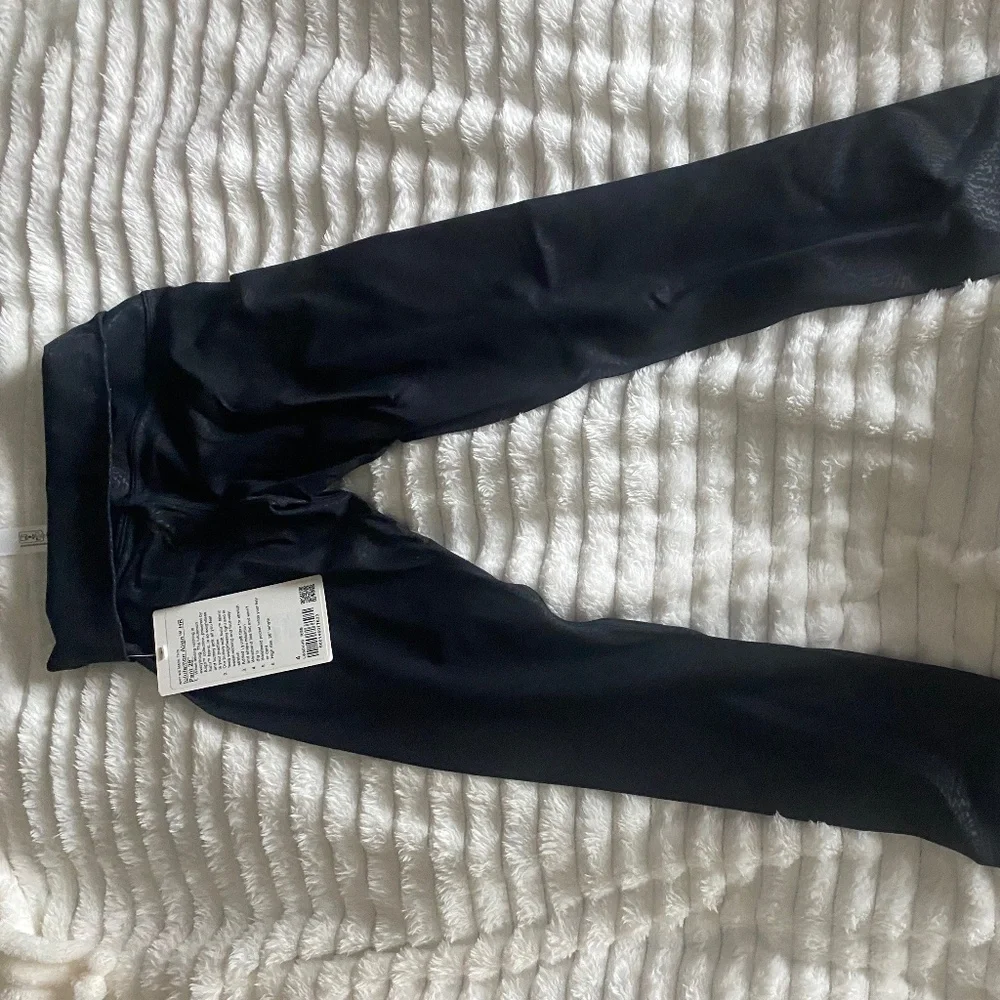 Lululemon legging - Picture 1 of 3